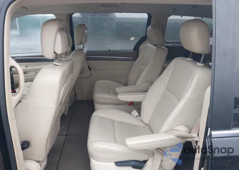 2010 Volkswagen Routan Se z USA, uszkodzony, nr VIN 2V4RW3D17AR272424